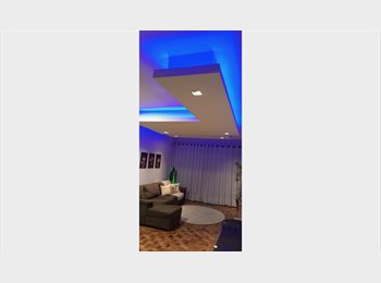 Roomgo BR - SUÍTE C BWC EM APTO. ALTO PADRÃO-ÁREA MAIS CHARMOSA DO CENTRO CURITIBA, Curitiba - R$ 1.690 Por mês