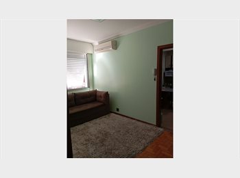 Roomgo BR - Quarto individual mobiliado, Porto Alegre - R$ 1.200 Por mês