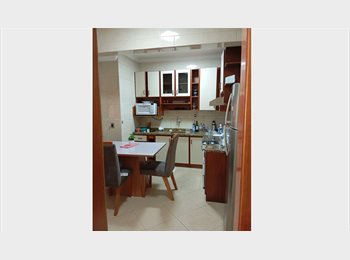 Roomgo BR - Quarto com ar condicionado no centro de Porto Alegre, Porto Alegre - R$ 1.250 Por mês