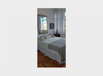 Roomgo BR - Quarto grande de frente com vista livre ,andar alto ,10°andar ,proximo ao metrô da praça cardeal arc, Copacabana - R$ 2.250 Por mês