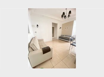 Roomgo BR - Ao lado do metrô, Copacabana - R$ 3.150 Por mês
