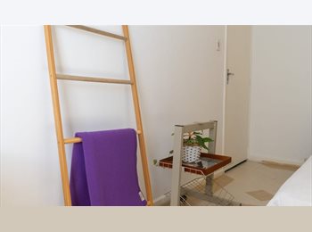 Roomgo BR - Quarto grande; 3 estações de metrô perto, Vila Mariana - R$ 1.380 Por mês