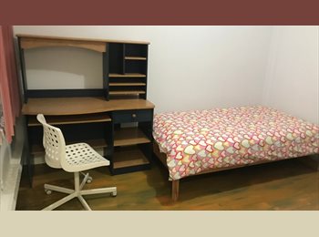Roomgo CA - Belle Chambre Meublée pour Femme avec WiFi, Montréal - $470 pcm