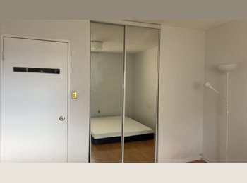 Roomgo CA - Room for Rent – Female Only (Student or Professional Preferred), Toronto - $1,000 pcm