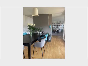 Roomgo CH - GRANDE CHAMBRE LUMINEUSE, Neuchâtel - 980 CHF / Mois