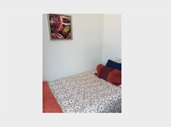 CompartoDepto CL - Arriendo pieza con bano privado en primer piso de departamento en condominio en Las Condes, La Reina - CH$300 por mes