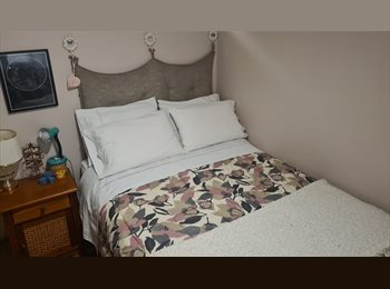 CompartoDepto CL - Habitación Cercana al Metro Línea 1, en departamento de 95mts2, Vitacura - CH$355.000 por mes