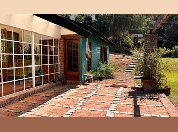 CompartoDepto CL - Tranquila habitación con baño privado en la naturaleza dentro de Santiago, Huechuraba - CH$400.000 por mes