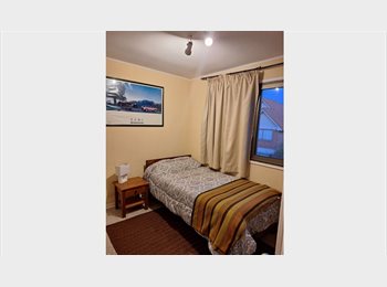 CompartoDepto CL - Habitacion dentro de casa familiar con baño compartido acceso a cocina, sala de estar, amplia terraz, Valparaíso - CH$220.000 por mes