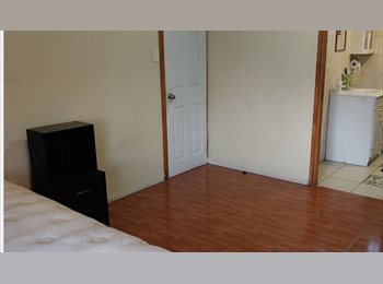 CompartoDepto CL - Arriendo habitacion grande , amoblada en dpto. 2° piso , cerca de plaza egaña y a cuadras de metro f, La Reina - CH$220.000 por mes