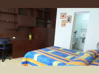 CompartoApto CO - Hermosa habitacion con baño interno para dama $950000 en el mejor sitio de Laureles, Medellín - COP$ 950.000 por mes
