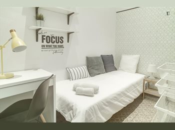 Roomgo ES - ¡Habitación individual en un piso reformado en Gracia! RH9-R1B, Gràcia - 550 € por mes