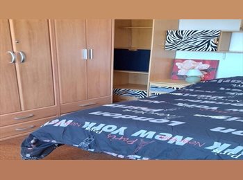 Roomgo ES - Se alquila habitacion para 1 o 2 personas gran  ventana y mucho sol, Cornellà de Llobregat - 650 € por mes
