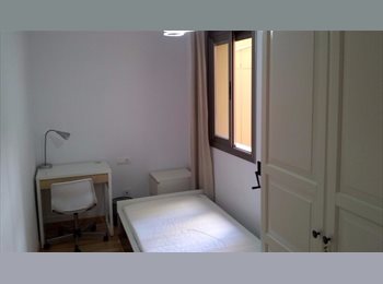 Roomgo ES - Habitación en alquiler en Duplex cerca de universidades UB y UPC, Esplugues - 290 € por mes