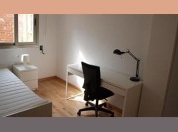 Roomgo ES - Camera Camera in affitto per studentessa universitaria a Barcelona., Esplugues - 300 € por mes