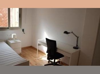 Roomgo ES - Habitacion en alquiler en Barcelona para chica estudiante universitaria, Esplugues - 300 € por mes