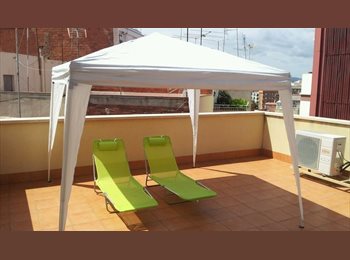 Roomgo ES - Habitación en alquiler para estudiantes en Barcelona (cerca de la UB y UPC), Esplugues - 275 € por mes