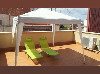 Roomgo ES - Habitación en alquiler para chicas estudiantes en Barcelona, Esplugues - 280 € por mes