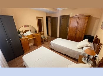 Roomgo ES - Alquiler de habitaciones cerca del Aeropuerto de Alicante, Santa Pola - 400 € por mes