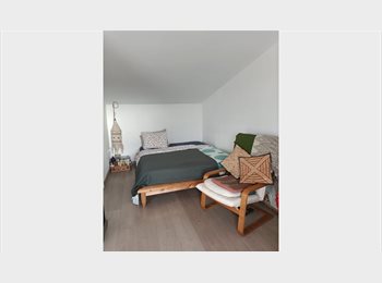 Roomgo ES - Habitación con baño privado y terraza con vistas al mar, Badalona - 800 € por mes