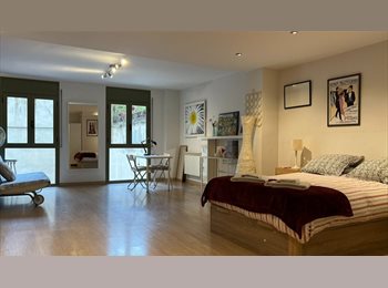 Roomgo ES - LARGE ROOM with PRIVATE BATHROOM in a mezzanine, Ciutat Vella - 750 € por mes