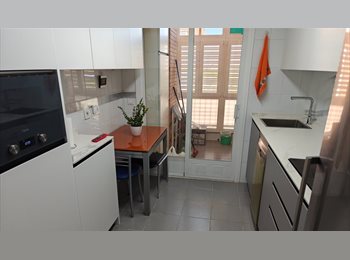 Roomgo ES - Habitación con neverita, baño privado, muy luninosa, Usera - 699 € por mes