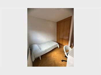 Roomgo ES - Habitación luminosa en piso moderno con piscina en Vicálvaro, Villa De Vallecas - 550 € por mes