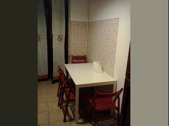 Roomgo IT - Stanza singola, Centrale - Loreto - 750 € al mese
