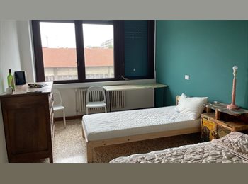 Roomgo IT - Grande Stanza Doppia o matrimoniale , Centrale - Loreto - 800 € al mese