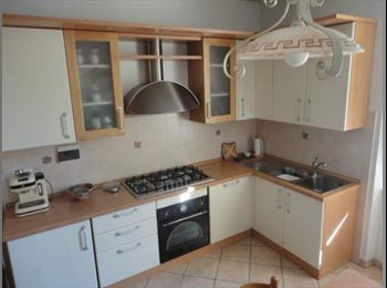 Roomgo IT - AREZZO posto in doppia vicino università euro 243 mensili, Arezzo - 250 € al mese