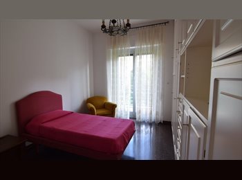 Roomgo IT - offro camere/posti letto, Genova - 375 € al mese