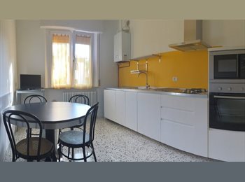 Roomgo IT - APPARTAMENTO MOLTO ACCESSORIATO PER 2 STUDENTI, Forlì - 260 € al mese