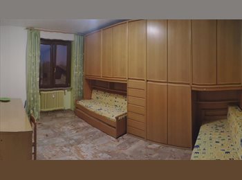 Roomgo IT - Ampia stanza in trilocale, Cologno Monzese - 630 € al mese