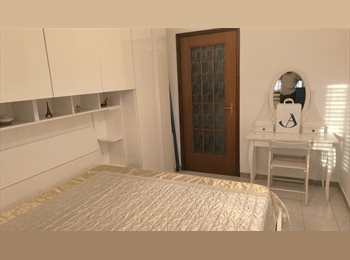 Roomgo IT - Camera per sole donne, Arcore - 400 € al mese
