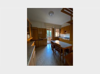 Roomgo IT - Comoda a stanza singola fronte parco in Via Campari, Milano, Navigli - Ticinese - Pta Genova - Lorenteggio - 470 € al mese