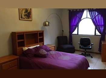 Roomgo MX - Bonita Habitación (MUJERES) Amplia, Zapopan - MX$6,500 por mes