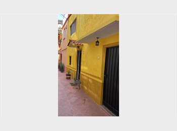 Roomgo MX - Renta recámara cómoda, dentro de mi casa, a partir del 10 de marzo, Coyoacán - MX$6,500 por mes