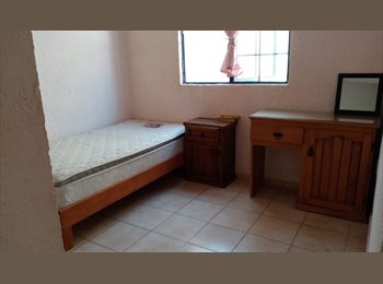 Roomgo MX - Rentó cuarto para señorita tranquila limpia y ordenada, Querétaro - MX$2,600 por mes