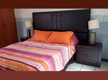Roomgo MX - Habitación grande amueblada con baño privado y estacionamiento por Plaza Galerías, Zapopan - MX$9,000 por mes