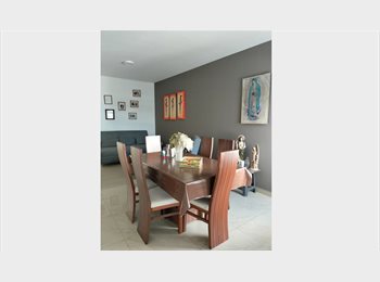 Roomgo MX - Busco ROOMIES para departamento compartido con mujer.., Corregidora - MX$5,000 por mes