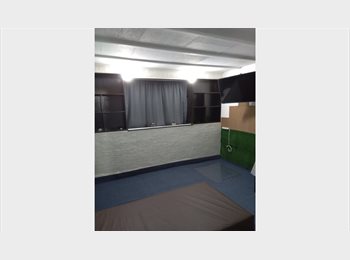 Roomgo MX - Rento habitación para mujer en depa compartido con mujer cerca del Tec de Monterrey, Monterrey - MX$9,000 por mes
