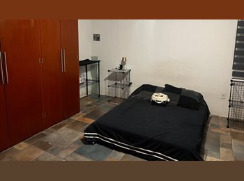 Roomgo MX - Amplia Recamara con Baño privado y acceso independiente, Tlalnepantla - MX$7,000 por mes