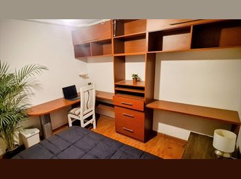 Roomgo MX - Cuarto en renta frente a estación del tren Unidad Deportiva, Guadalajara - MX$4,000 por mes