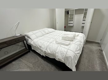 Roomgo NZ - Large Two rooms available, Auckland - $245 pw