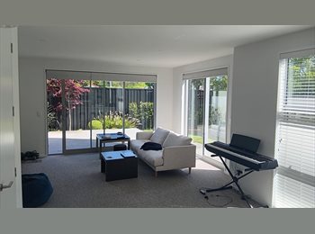 Roomgo NZ - Bedroom in central city avaiable in modern townhouse!, Christchurch - $310 pw