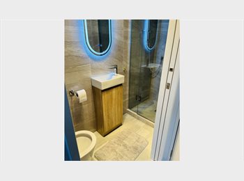 Roomgo NZ - Ensuite Private Room – Walking Distance to Sylvia Park Mall (Mount Wellington), Auckland - $250 pw