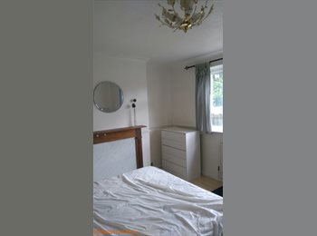 Roomgo UK - Bromley Double sunny room, Bromley - £740 pcm