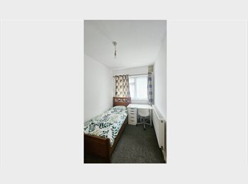 Roomgo UK - Single studio in Southall, Yeading - £750 pcm