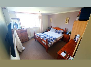 Roomgo UK - All Bills Inc. Master Bedroom, Lower Wortley - £650 pcm