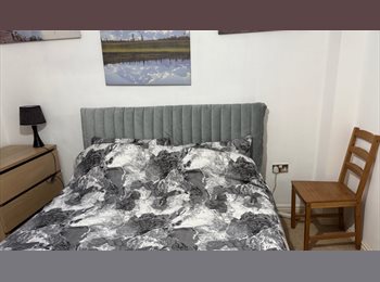 Roomgo UK - Double rooms in detached house near airport, Benchill - £550 pcm
